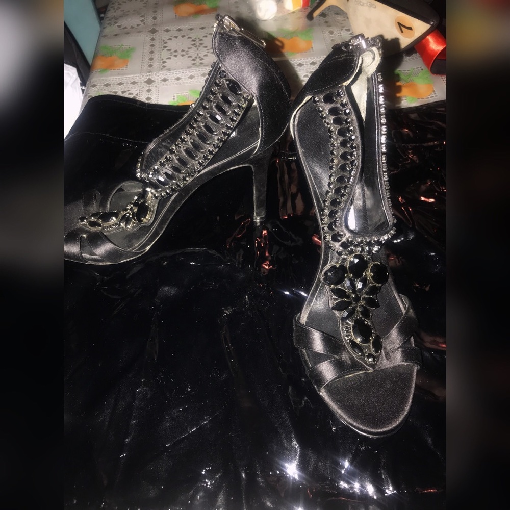 VERA WANG LAVENDER JEWELED HIGH HEELS